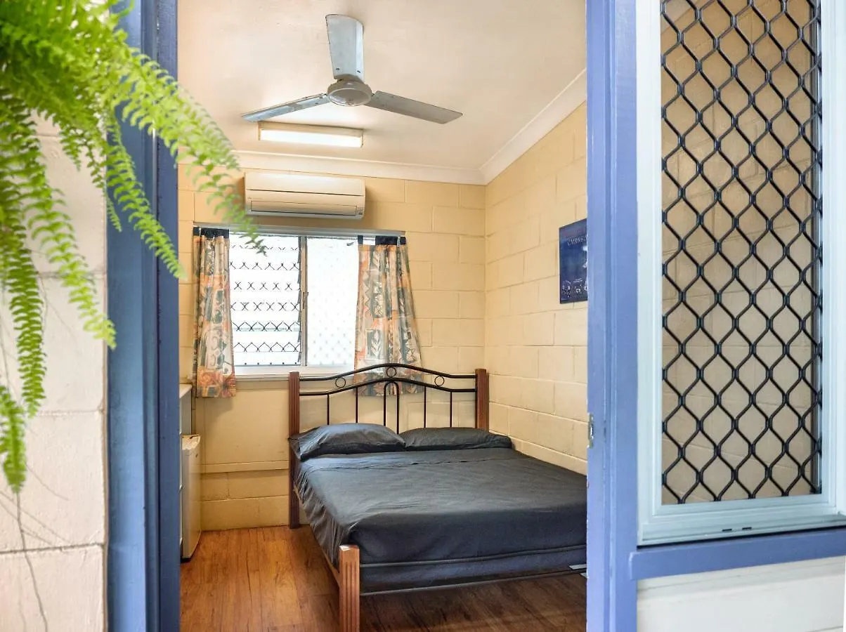 Castaways Backpackers Cairns Hostel