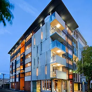 https://clarion-hotel-soho.adelaidehotels-au.com